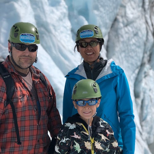 Headshot photo of ardie buechner, volunteer financial mentor @ 3rd decade
