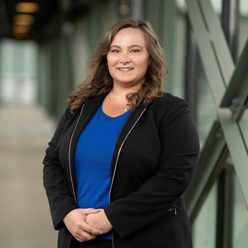 Headshot photo of ariel watson, volunteer financial mentor @ 3rd decade