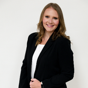 Headshot photo of Ariel Carr, Volunteer Financial Mentor @ 3rd Decade